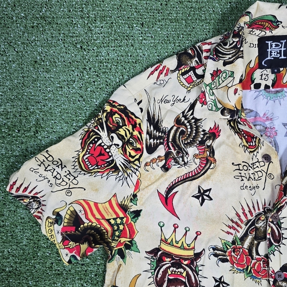 Ed Hardy Mens Size Small Y2k All Over Graphic Tattoo Art Beige Button Down Shirt — image 4 of 8